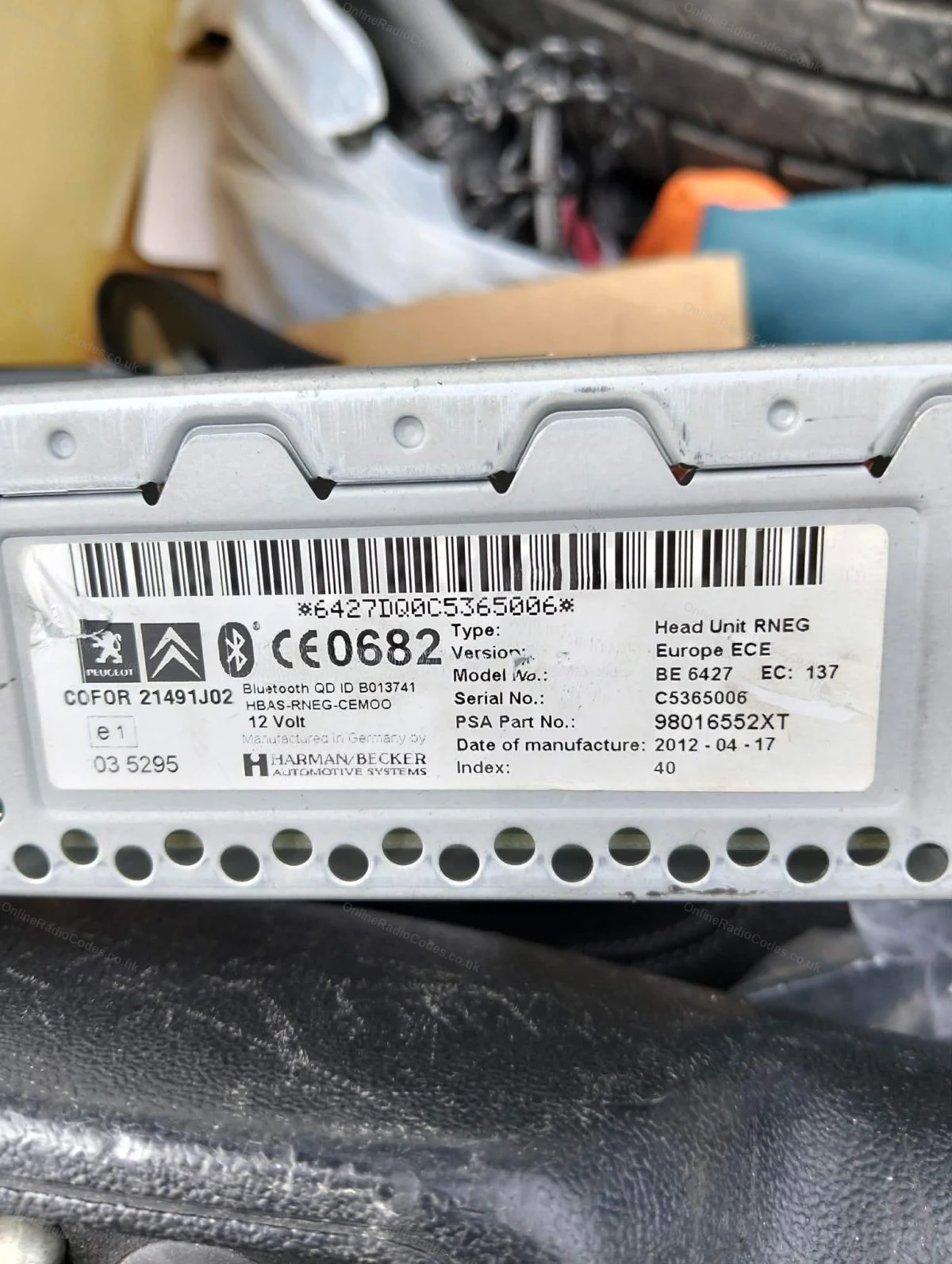 Serial and part number label on the head unit
