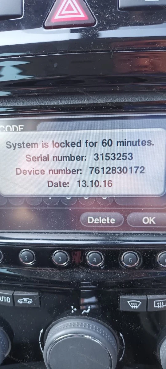 Lock screen showing the serial and device number